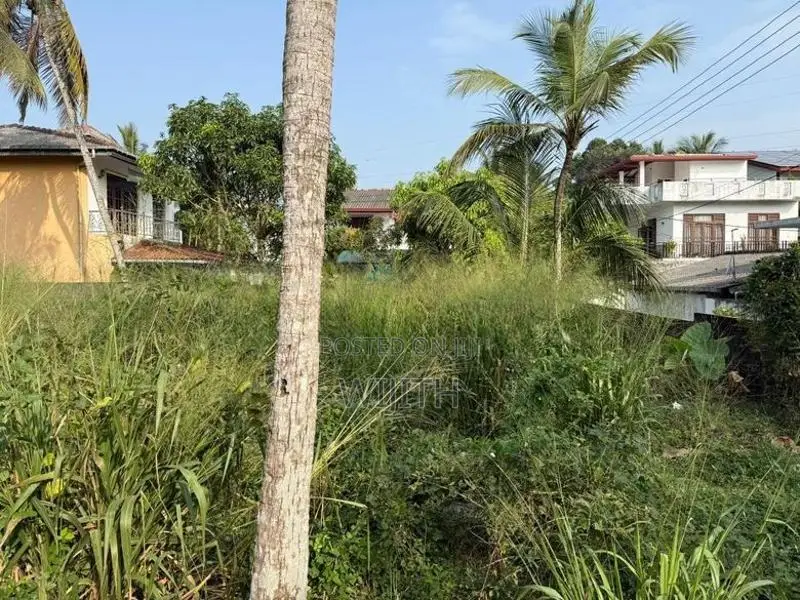 මාලබෙි තලාහෙන පරාක්‍රම මාවතේ ඉඩමක් විකිනිමට .