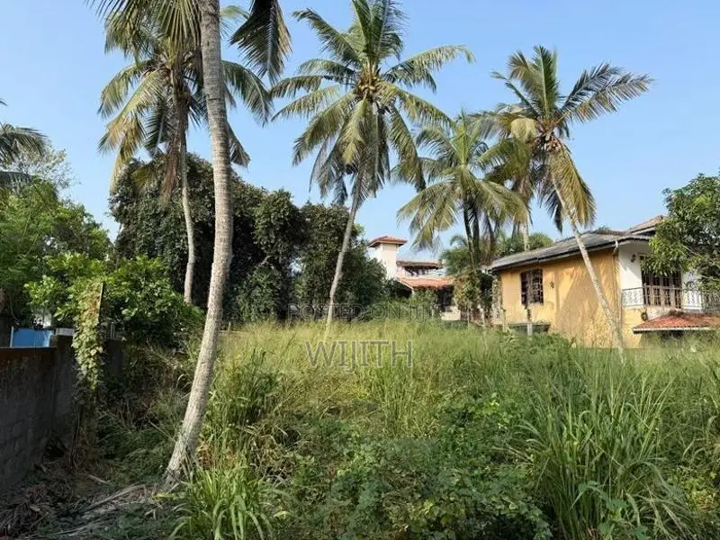 මාලබෙි තලාහෙන පරාක්‍රම මාවතේ ඉඩමක් විකිනිමට .