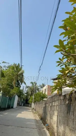 මාලබෙි තලාහෙන පරාක්‍රම මාවතේ ඉඩමක් විකිනිමට .