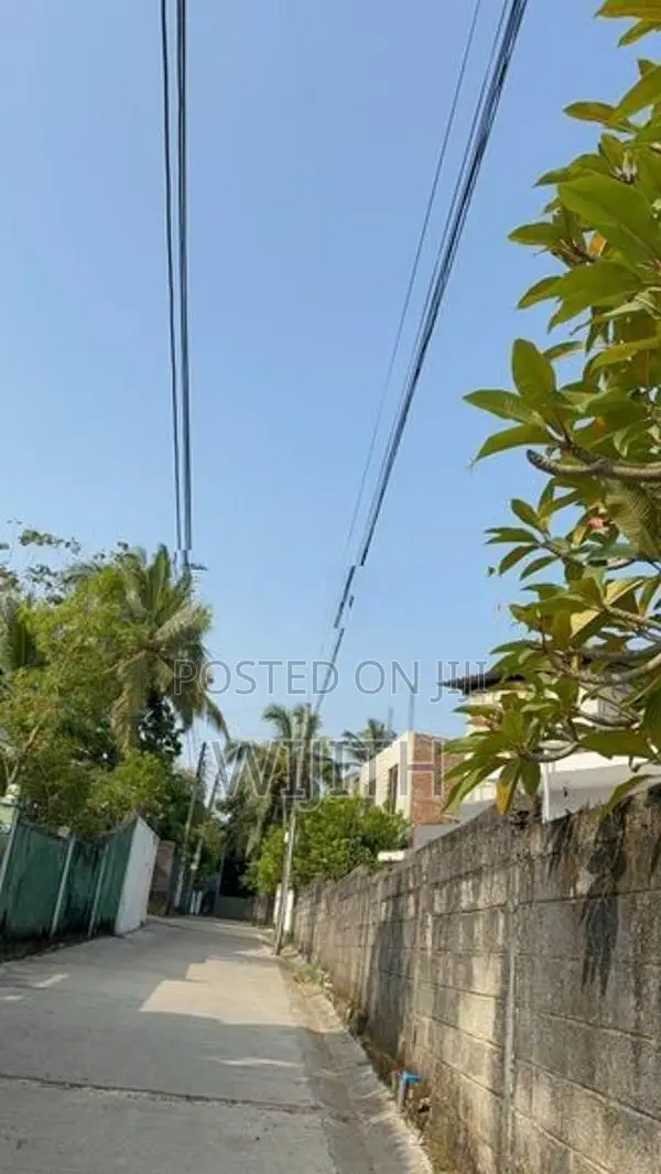 මාලබෙි තලාහෙන පරාක්‍රම මාවතේ ඉඩමක් විකිනිමට .