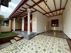 අලංකාර ලෙස නිමකෙරූ අලුත්ම නිවසක් විකිණීමට කිරිවත්තුඩුවෙන්