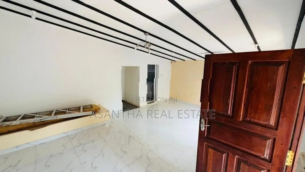 (AF702) Two storied house for sale at Raththanapitiya