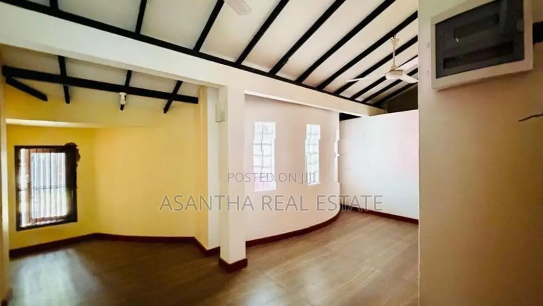 (AF702) Two storied house for sale at Raththanapitiya