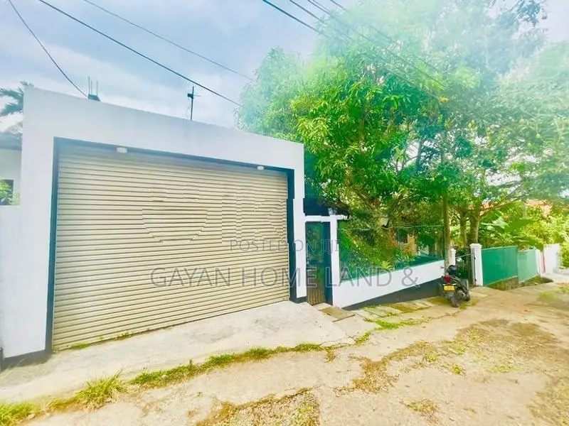 ස්ලැබ් එක දැමූ නිදනකාමර දෙකකින් සමන්විත දෙමහල් නිවසක් විකිණීමට කහතුඩුව