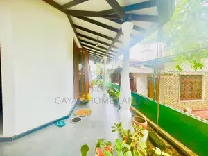 ස්ලැබ් එක දැමූ නිදනකාමර දෙකකින් සමන්විත දෙමහල් නිවසක් විකිණීමට කහතුඩුව