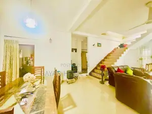 ස්ලැබ් එක දැමූ නිදනකාමර දෙකකින් සමන්විත දෙමහල් නිවසක් විකිණීමට කහතුඩුව