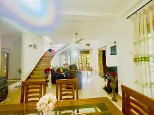 ස්ලැබ් එක දැමූ නිදනකාමර දෙකකින් සමන්විත දෙමහල් නිවසක් විකිණීමට කහතුඩුව
