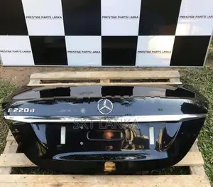 Genuine Mercedes E Class E200 E350e bootlid dicky