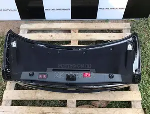 Genuine Mercedes E Class E200 E350e bootlid dicky