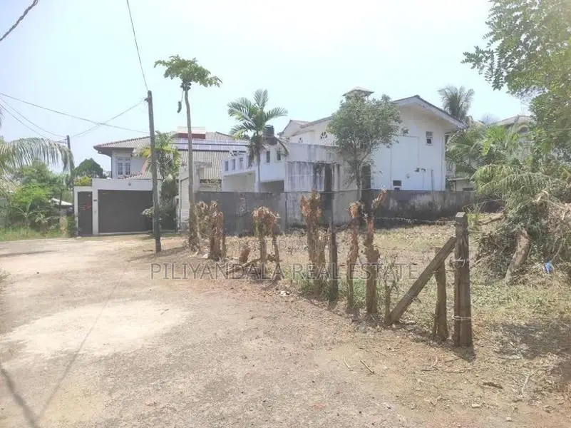 Piliyandala Suwarapola Super Land for Sale