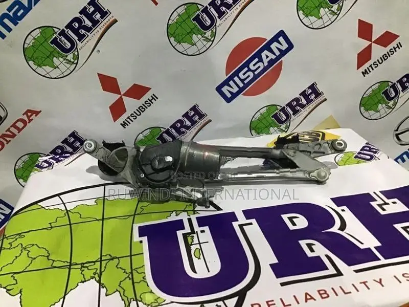 Toyota Aqua NHP10 Wiper Motor With Linkage