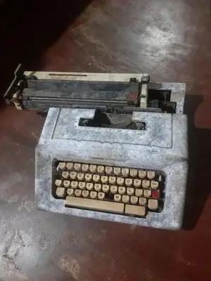 පැරණි ටයිප්රයිටරයක්