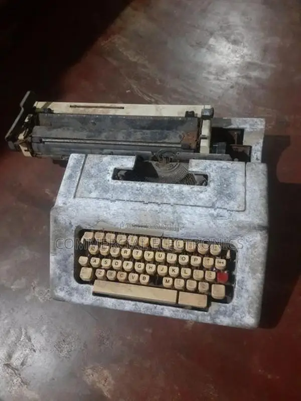 පැරණි ටයිප්රයිටරයක්