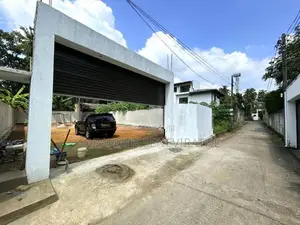 Land in Werahara Boralesgamuwa - Parapet Walls Roller Gate