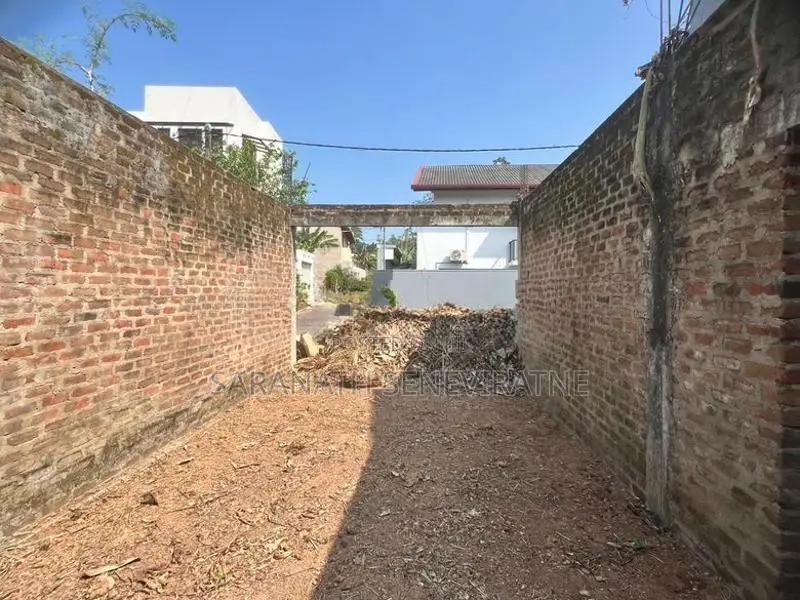 Land For Sale in Madapatha Piliyandala - With Half built House