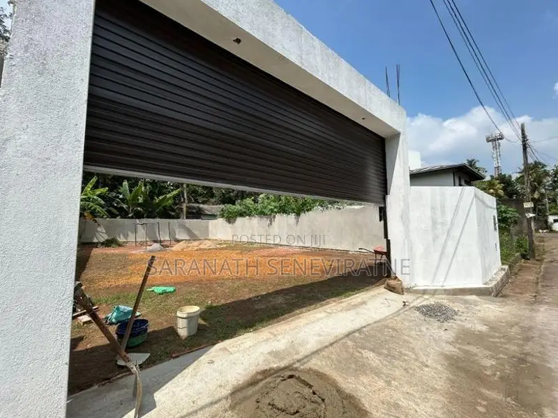 Land in Werahara Boralesgamuwa - Parapet Walls Roller Gate
