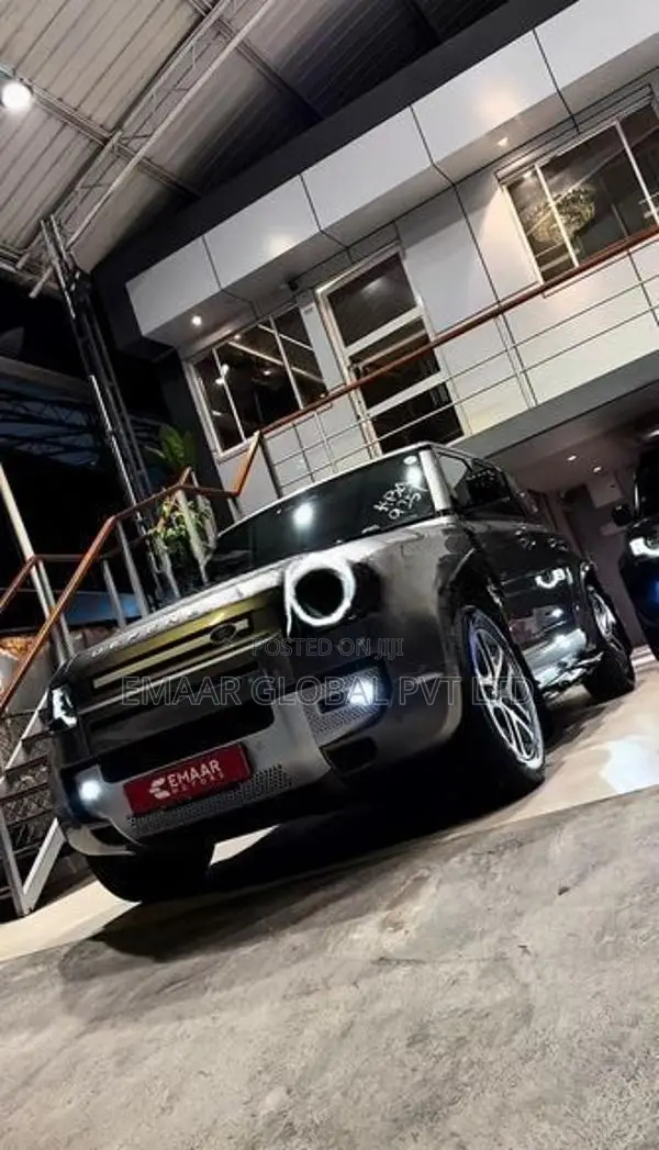 Land Rover Defender 110 2023