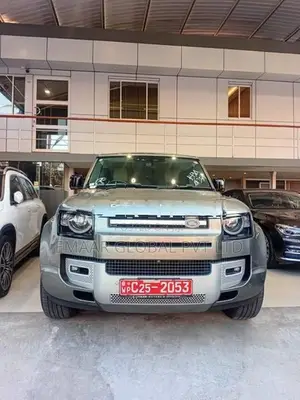 Land Rover Defender 110 2023