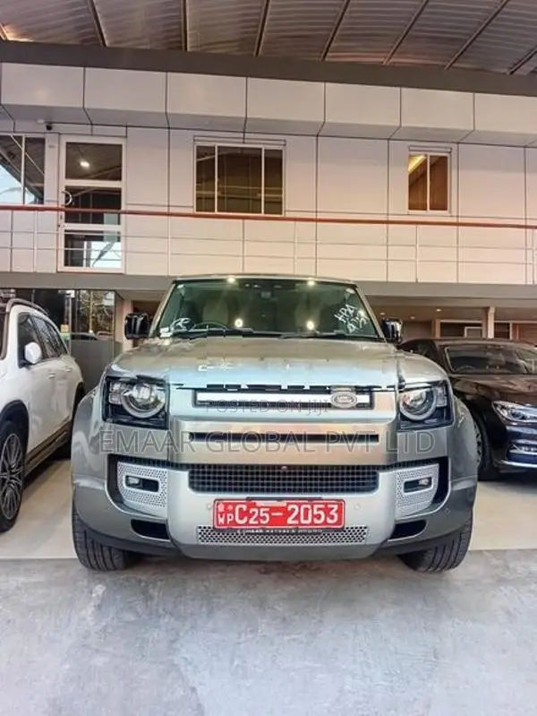 Land Rover Defender 110 2023