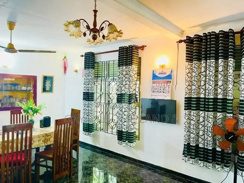 නිදනකාමර හතරක තනිමහල් නිවසක් විකිණීමට කහතුඩුවෙන්