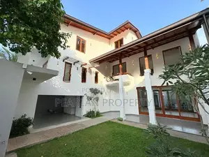 Luxury 3 Storey Residence with Rooftop Bar and Pool_ Kotte