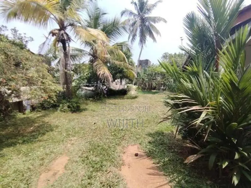 මහරගමට ආසන්නයේ නිවසක් සමග පරිචස් 35 විකිනිමට