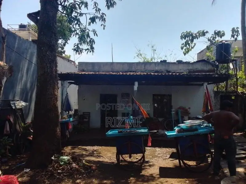 8.9 Perches Land with Old House Sale in Dehiwala Off Kadawatha