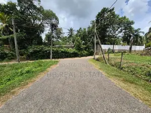 10 Perches Square Land for Sale Pittugala