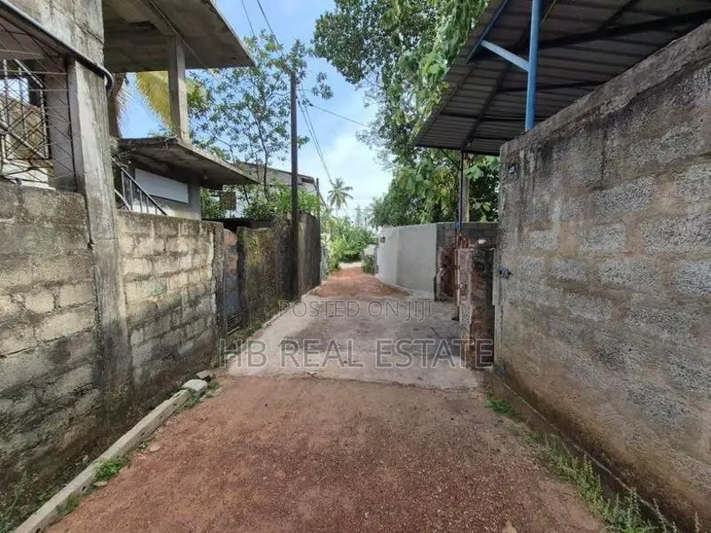 13.70 P Residential Area Bare Land for Sale Thalapathpitiya