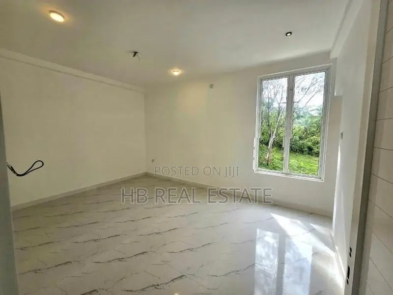 Newly Build Luxury Three Story House for Sale Piliyandala