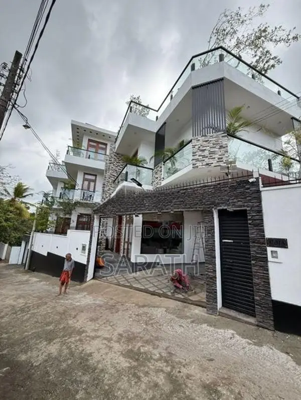 New Designed Brand Luxury House In Battaramulla