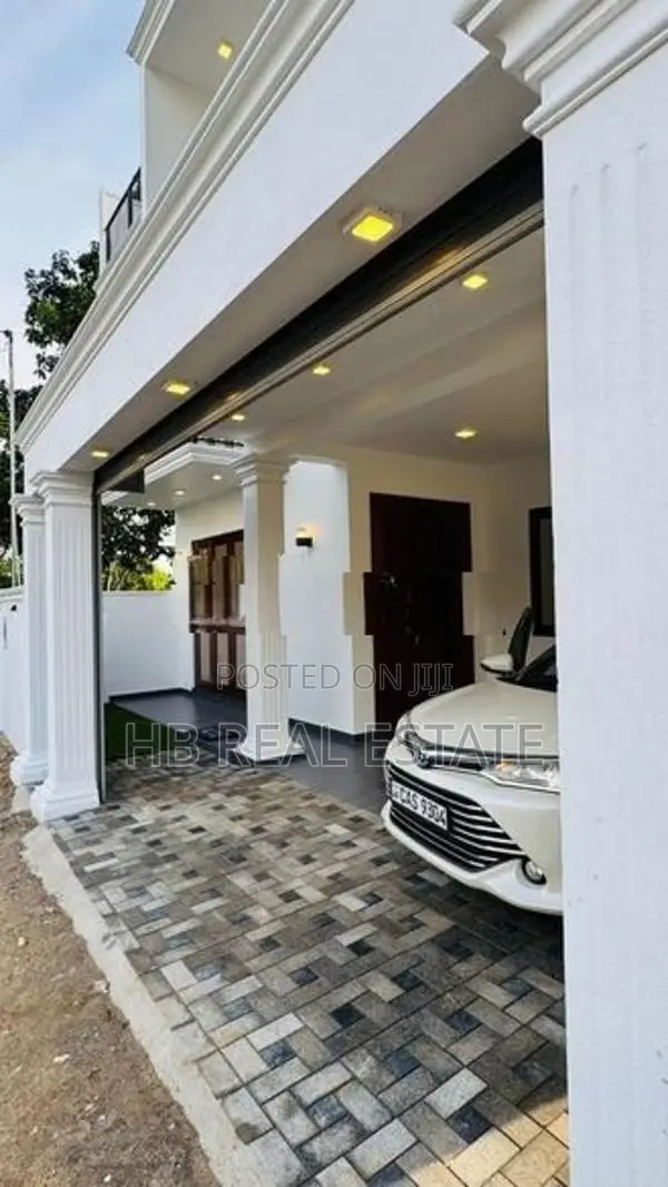 Newly Build Luxury Three Story House For Sale Polgasowita