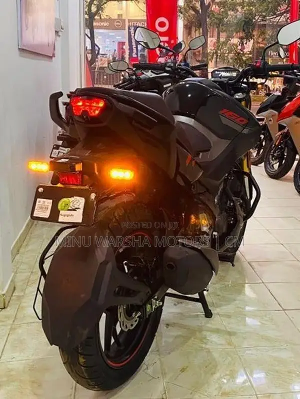Hero Hunk 160R 4V 2025