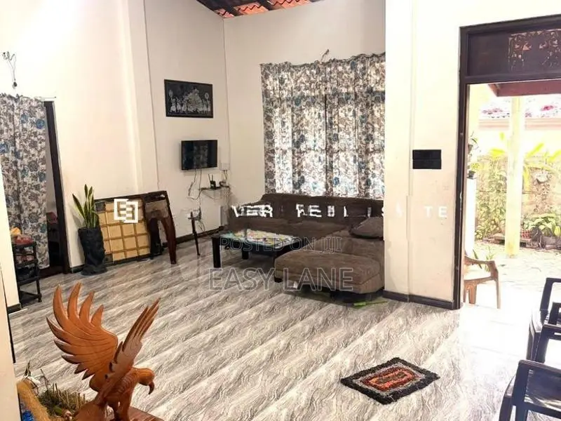 House for sale in wathupitiwala
