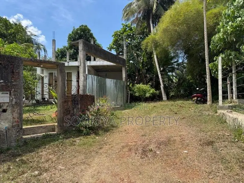 පුළුල් මාර්ගයට මුහුනලා ඇති ඉඩමක් විකිණීමට - Piliyandala