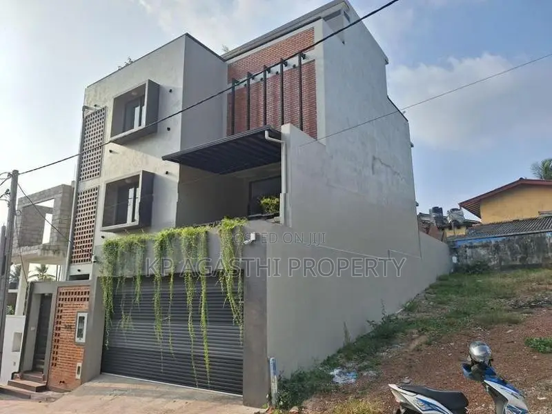 A Beautiful super luxury house for sale katubadda junction