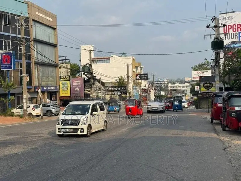Middle of Kohuwala Town Land for Sale in Nugegoda