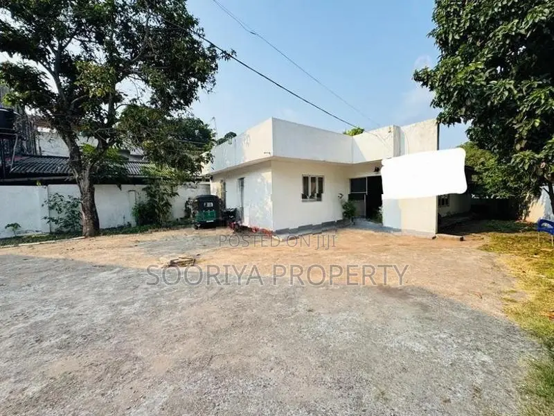 Middle of Kohuwala Town Land for Sale in Nugegoda