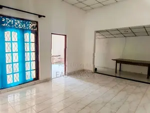 බස් පාරට ලගින් වටිනා නිවසක්