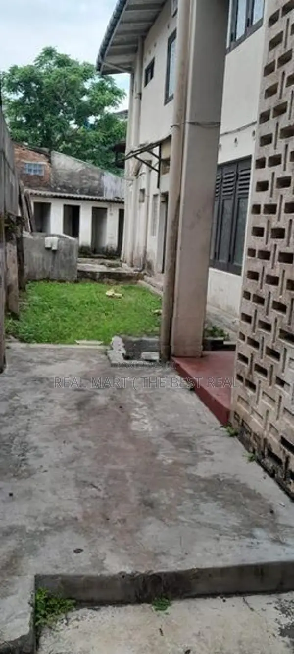 Nugegoda : 14 perches Land with Old Two story house for Sale