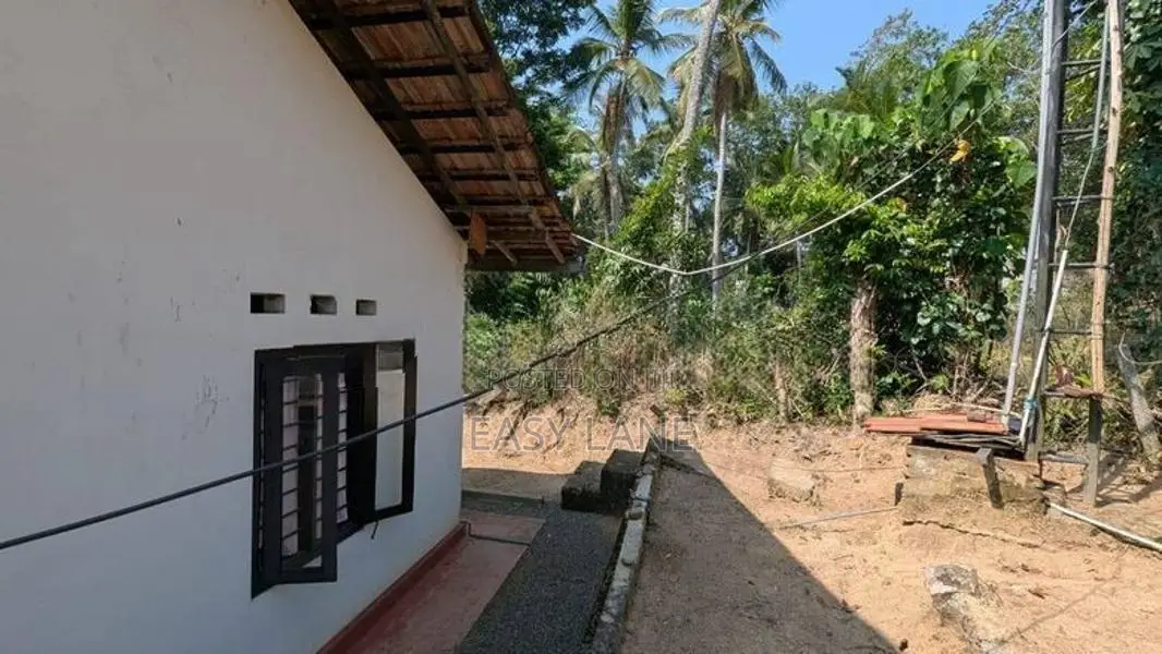 වෙල්යායට මුහුණලා වටිනා නිවසක්