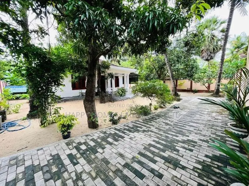 HHL1012 - House for Sale in Kalmunai