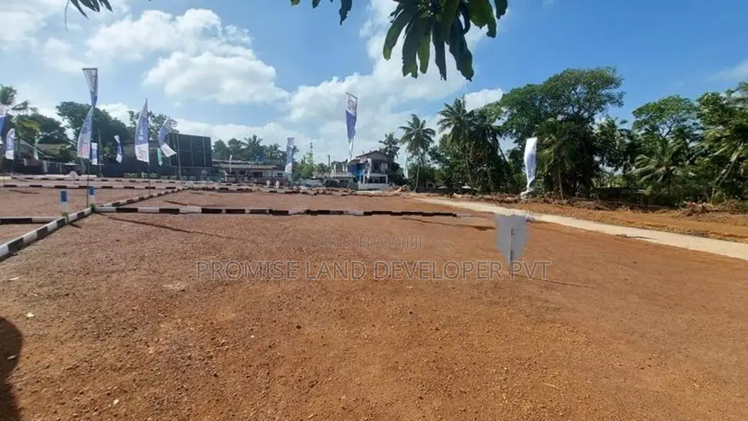 නිදහසේ ජීවත්වෙන්න පානදුර මොරටුව මැදින් ඉඩමක් විකිනීමට Y31