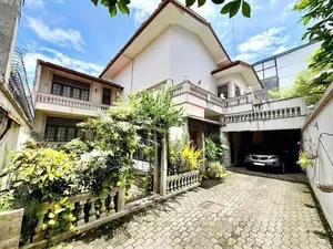 Geoffrey Bawa Style Modern Luxury House For Sale In Colombo 04
