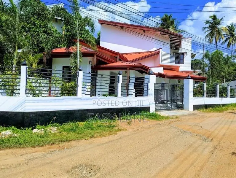 පදිංචි නොවූ අලුත්ම සුපිරි නිවසක් වහාම විකිණීමට