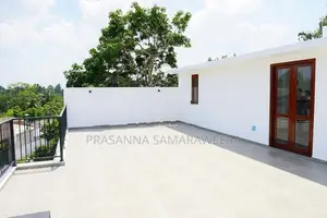 Brand New Solid Modern Super Luxury Piliyandala Close By