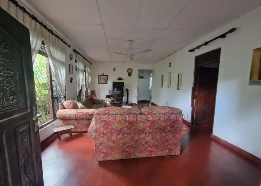 Piliyandala : 10.2 perches Land with Old house for Sale
