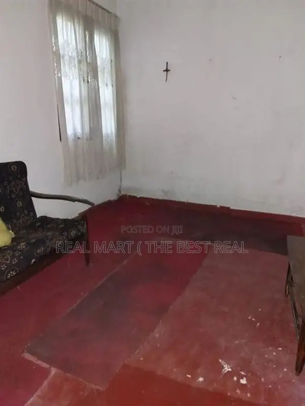 Piliyandala : 10.2 perches Land with Old house for Sale