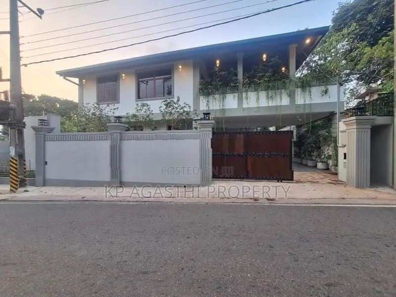 battaramulla lake road house for sale