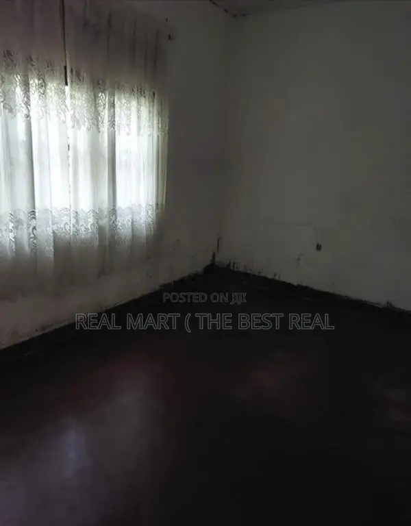 Piliyandala : 10.2 perches Land with Old house for Sale